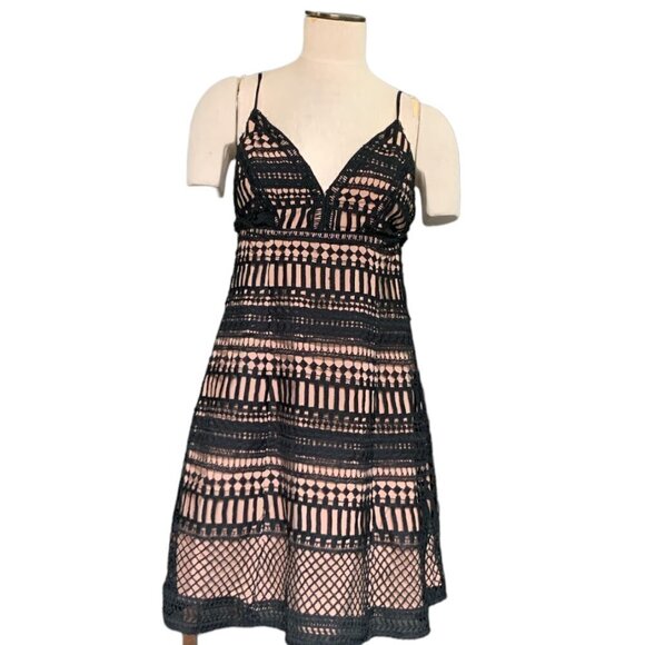 ASTR The Label Black Crochet Lace Sleeveless Strappy Back Dress Sz L #31M - Picture 3 of 10